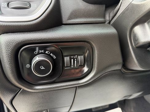 Used 2020 RAM 3500 Big Horn image 37