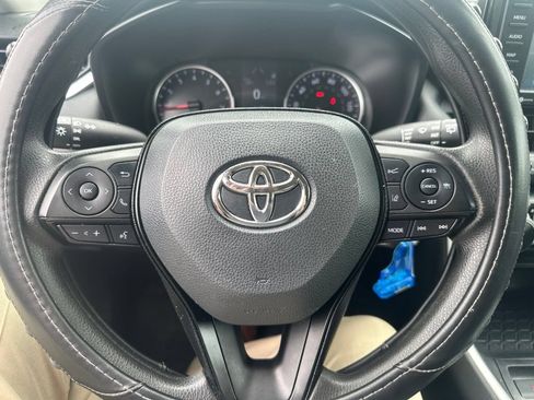 Used 2020 Toyota RAV4 LE AWD/4WD image 25