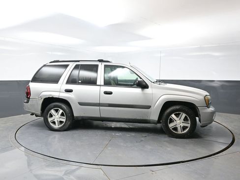 Used 2005 Chevrolet TrailBlazer LS w/ LS Preferred Equipment Group AWD/4WD image 2