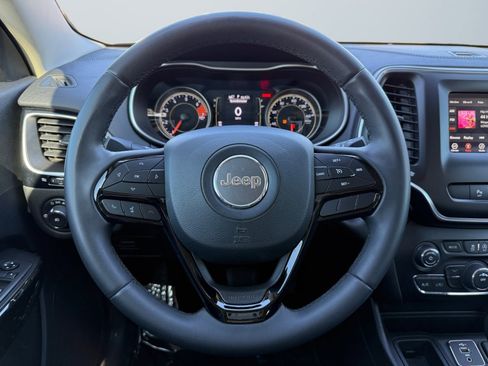 Used 2020 Jeep Cherokee Latitude Plus image 9