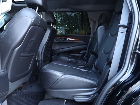 Used 2015 Cadillac Escalade Premium image 13