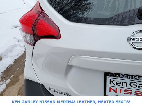 Used 2019 Nissan Kicks SR w/ SR Premium Package image 16