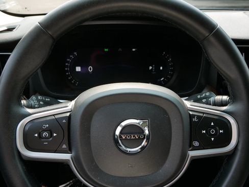 Used 2022 Volvo XC60 B5 Momentum AWD/4WD image 26