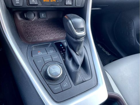 Used 2020 Toyota RAV4 Limited w/ Protection Package AWD/4WD image 17