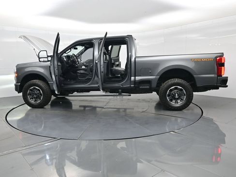 Used 2024 Ford F250 Platinum w/ Tremor Off-Road Package image 44