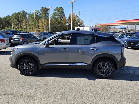 New 2026 Nissan Kicks SR image 4