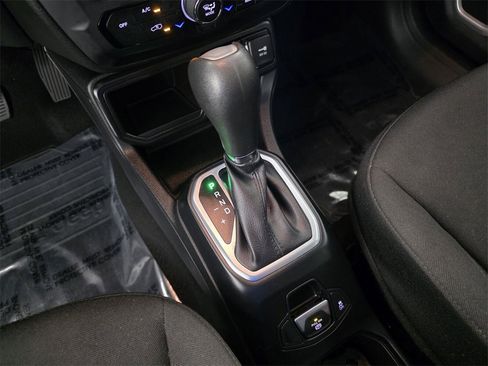 Certified 2019 Jeep Renegade Latitude image 25