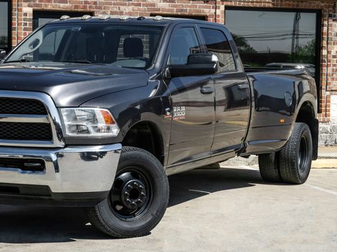 Used 2018 RAM 3500 Tradesman w/ Chrome Appearance Group AWD/4WD image 16