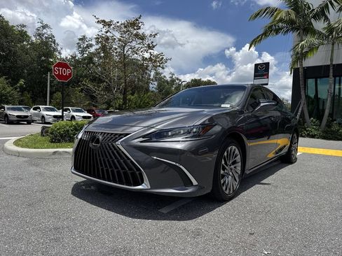 Used 2024 Lexus ES 300h Ultra Luxury w/ Accessory Package (Z2) FWD image 31