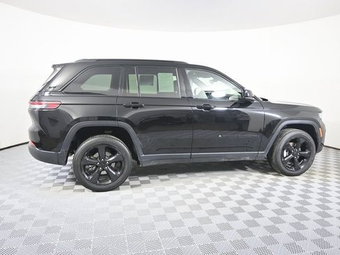 Used 2022 Jeep Grand Cherokee Altitude image 7