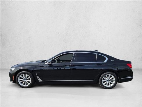 Used 2018 BMW 740e xDrive AWD/4WD image 9