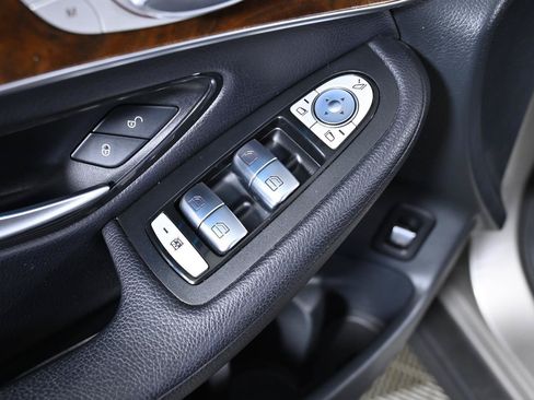 Used 2019 Mercedes-Benz GLC 300 4MATIC image 20