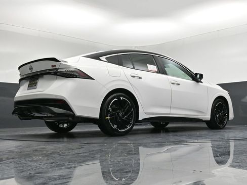 New 2026 Nissan Sentra SR w/ SR Premium Package FWD image 30
