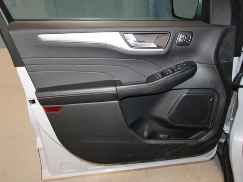 Used 2025 Ford Escape SE w/ PHEV Premium Package image 5