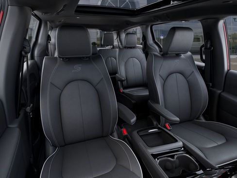 New 2027 Chrysler Pacifica Limited w/ S Appearance Package FWD image 16