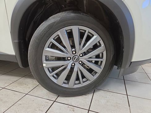 Used 2024 Nissan Pathfinder SL w/ SL Premium Package AWD/4WD image 8