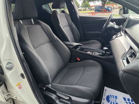 Used 2018 Toyota C-HR XLE FWD image 14