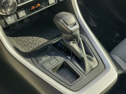 Used 2023 Toyota RAV4 XLE Premium image 30