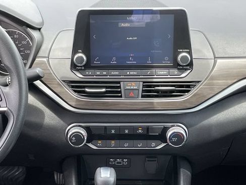 Used 2024 Nissan Altima 2.5 SV FWD image 16