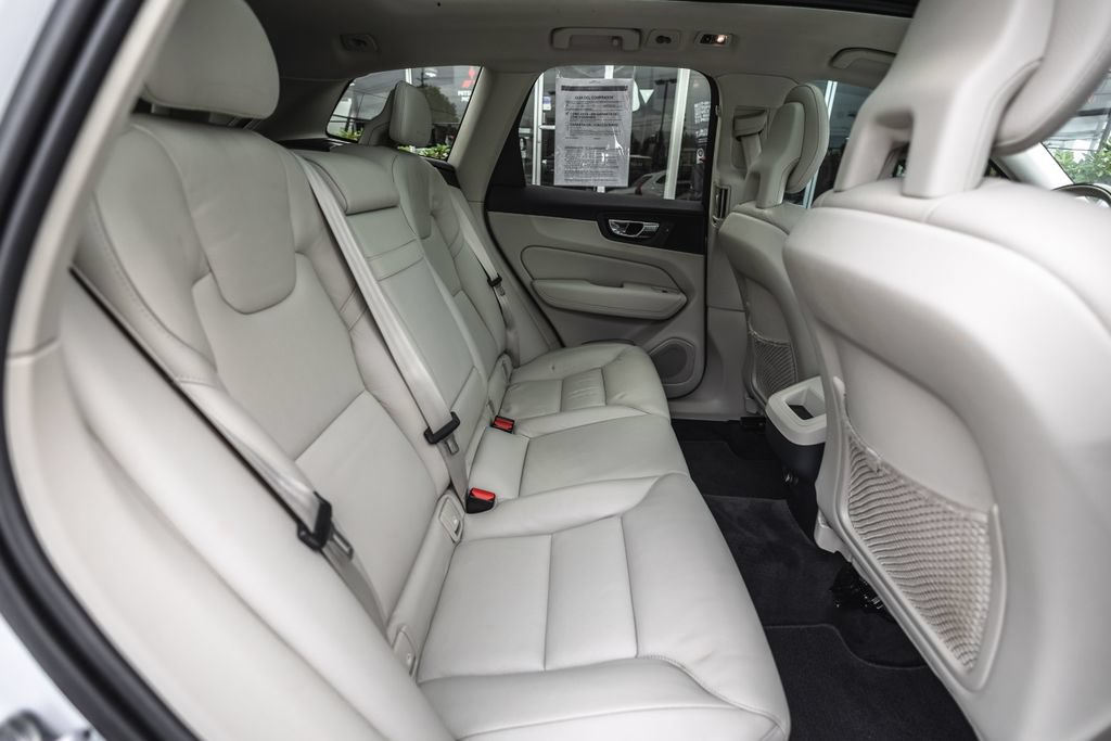 Used 2018 Volvo XC60 T5 Momentum w/ Convenience Package AWD/4WD image 31