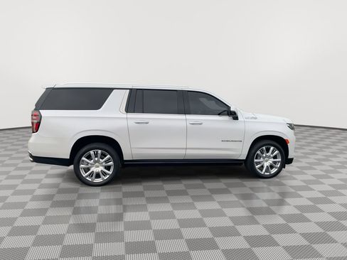 Used 2023 Chevrolet Suburban High Country w/ Premium Package 2 image 9