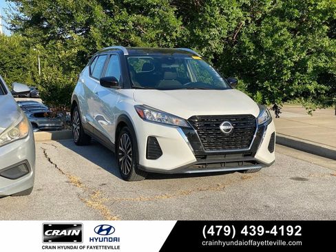 Used 2023 Nissan Kicks SV FWD image 1