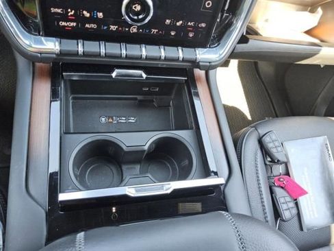 Used 2025 GMC Yukon Denali AWD/4WD image 9