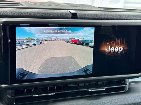 New 2025 Jeep Gladiator Sport AWD/4WD image 19