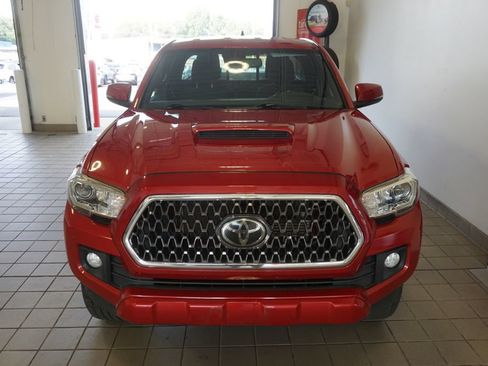 Used 2019 Toyota Tacoma TRD Sport AWD/4WD image 10