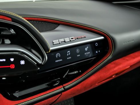 Used 2022 Ferrari SF90 Spider image 44