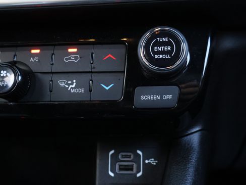 Used 2024 Jeep Compass Limited image 30