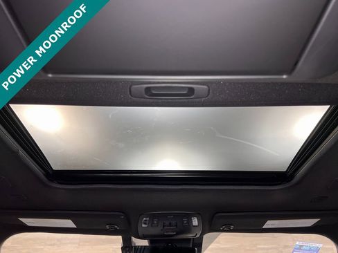 Used 2025 Toyota Sienna Platinum image 5