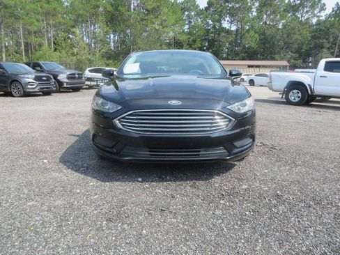 Used 2017 Ford Fusion SE w/ Fusion SE Technology Package FWD image 2