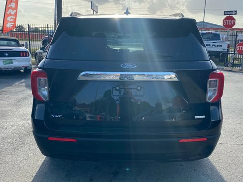 Used 2020 Ford Explorer XLT image 5