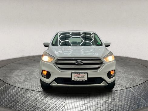 Used 2019 Ford Escape SE image 2