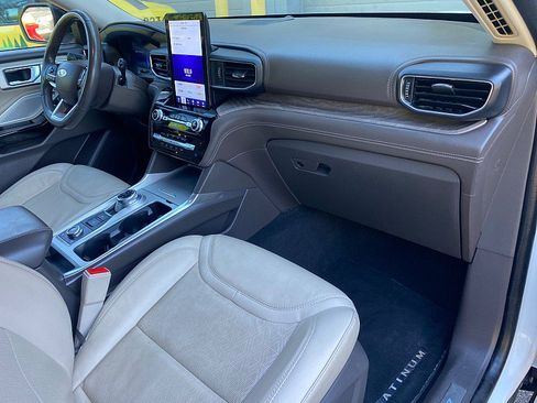 Used 2023 Ford Explorer Platinum w/ Technology Package AWD/4WD image 28