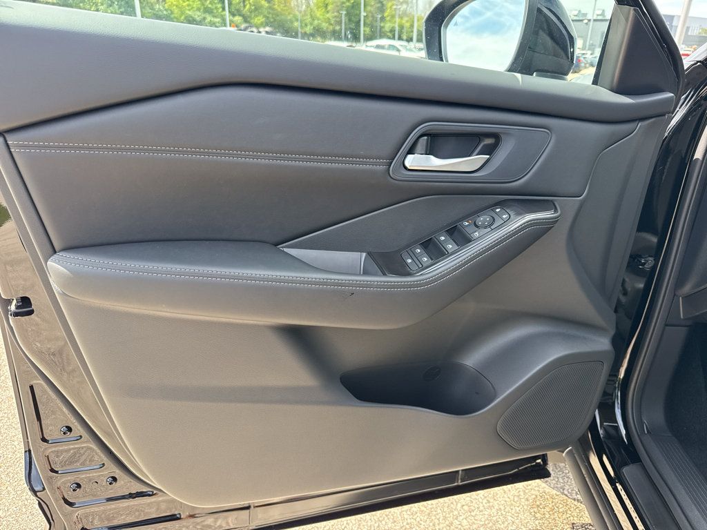 New 2026 Nissan Rogue Dark Armor AWD/4WD image 13
