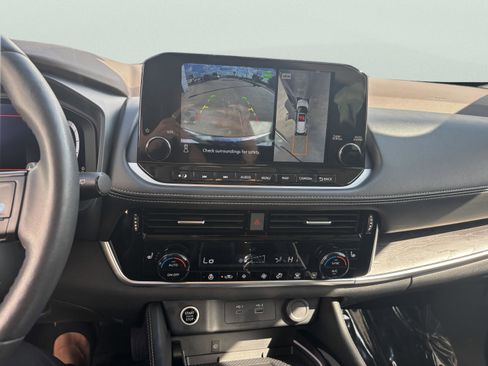 Used 2023 Nissan Rogue Platinum image 24