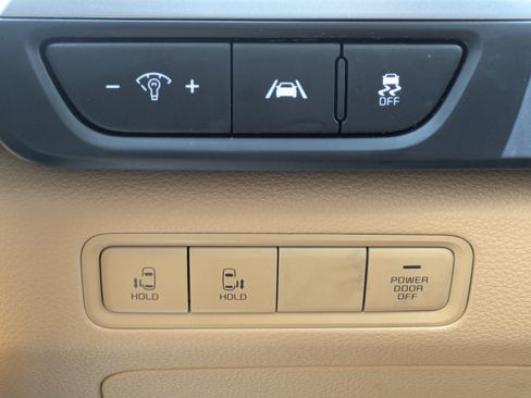 Certified 2024 Kia Carnival LX FWD image 19