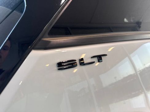 Used 2022 GMC Terrain SLT w/ Infotainment Package II AWD/4WD image 8