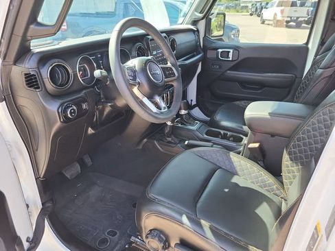 Used 2023 Jeep Gladiator Overland image 13
