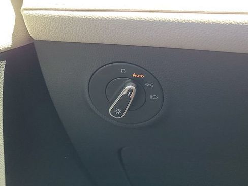 Certified 2025 Volkswagen Taos S FWD image 18