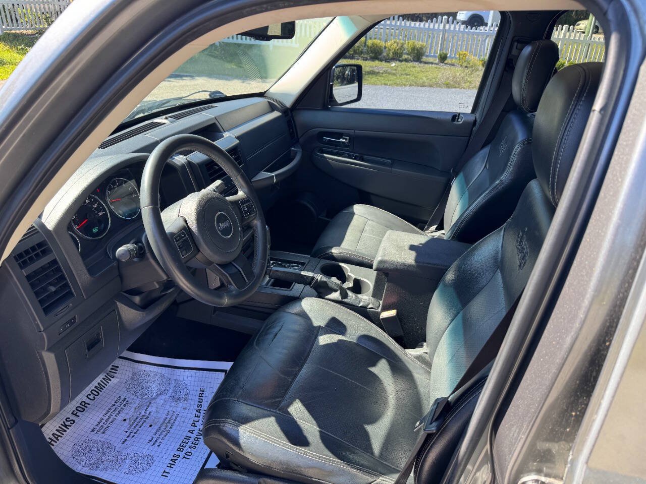 Used 2012 Jeep Liberty Sport AWD/4WD image 9