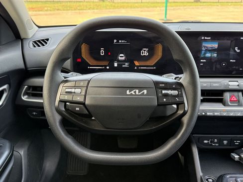Used 2025 Kia K4 LXS image 30