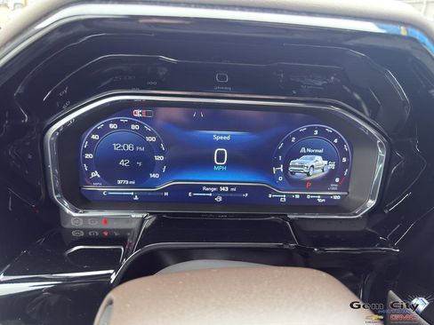 Used 2024 Chevrolet Silverado 1500 LTZ w/ LTZ Premium Package AWD/4WD image 27