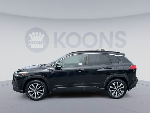 Used 2022 Toyota Corolla Cross XLE w/ Convenience Package AWD/4WD image 2