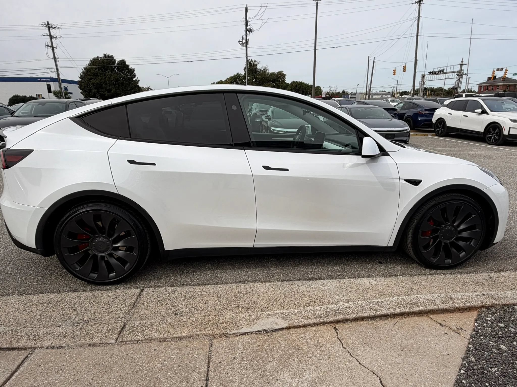 Used 2023 Tesla Model Y Performance AWD/4WD image 4