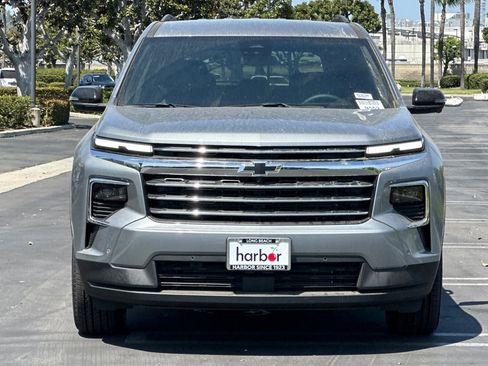 New 2025 Chevrolet Traverse LT w/ Enhanced Driving Package image 9