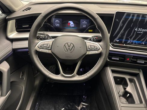 New 2026 Volkswagen Tiguan SE FWD image 13