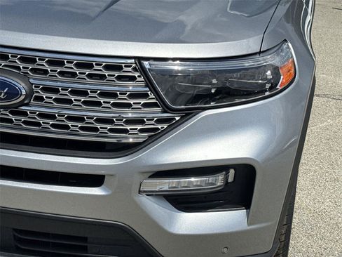 Used 2021 Ford Explorer Limited w/ Equipment Group 301A AWD/4WD image 9